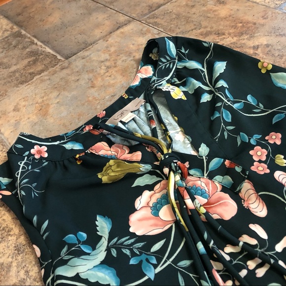 😎 3/$10 Loft green floral top - Picture 3 of 8